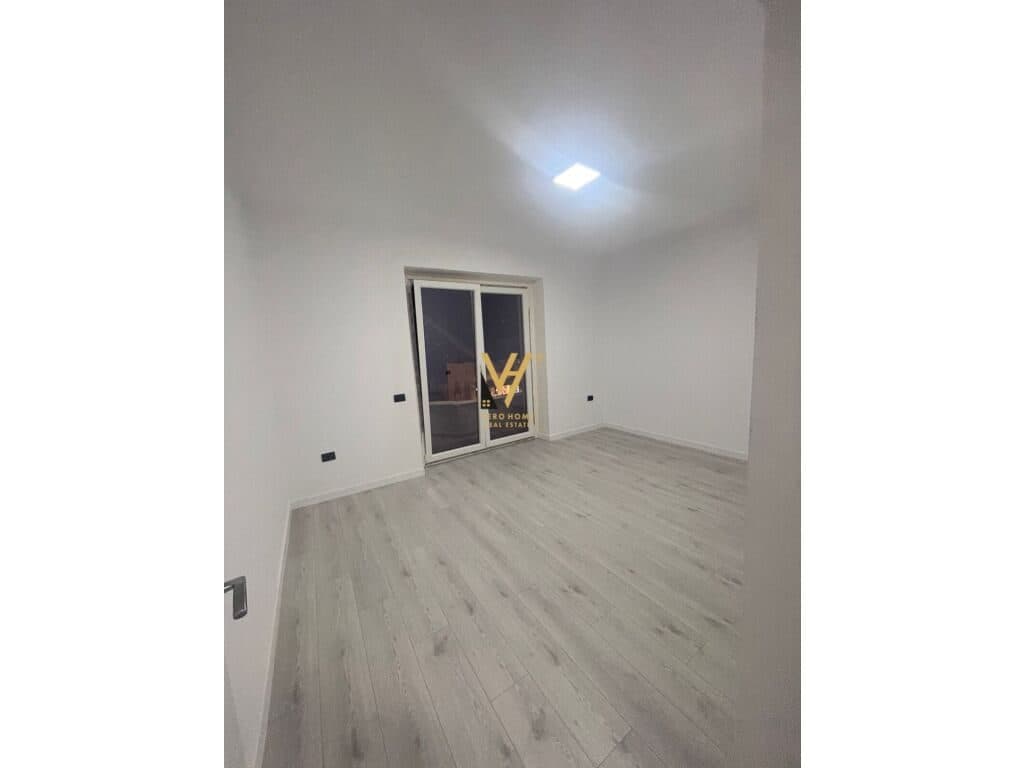Jepet zyre me qera te Rruga Myslym Shyri 120 m2 3