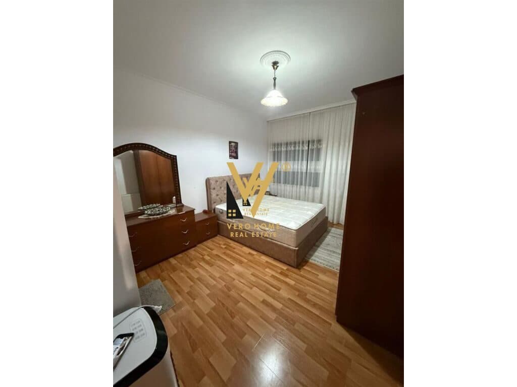JEPET APARTAMENT 2+1 ME QERA TE GALERIA 650 EURO 2