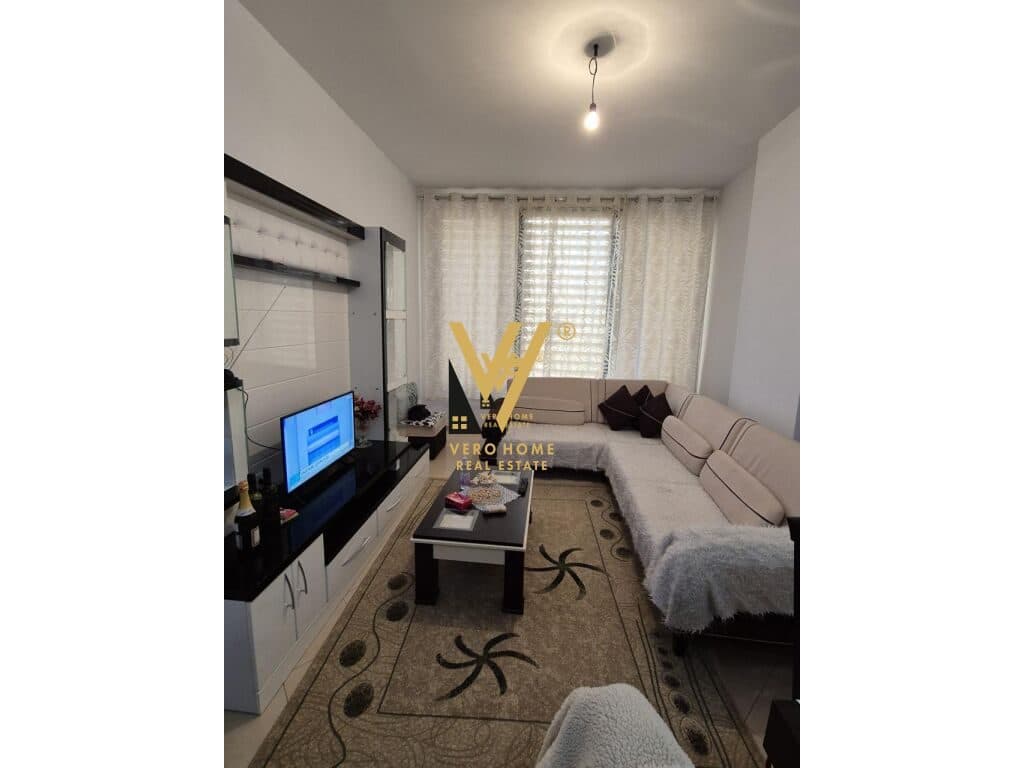 JEPET ZYRE 60 M2 ME QERA NE YZBERISHT 45.000 LEKE 1