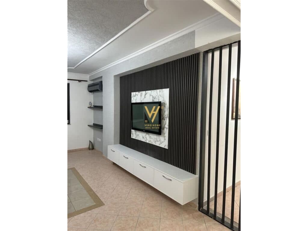 Jepet Apartament 2+1+ballkon te Xhamia e Tabakve 99 m2 3