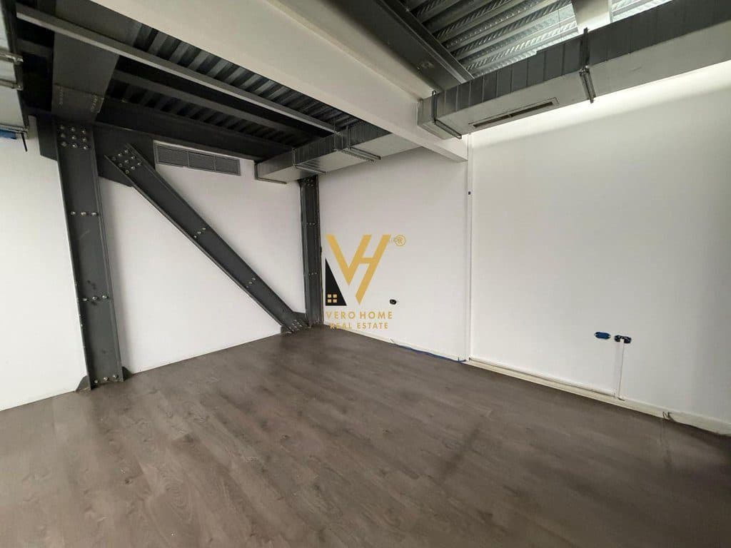 JEPET ZYRE 180 M2 ME QIRA TE KOMUNA E PARISIT 3.000 EURO 3