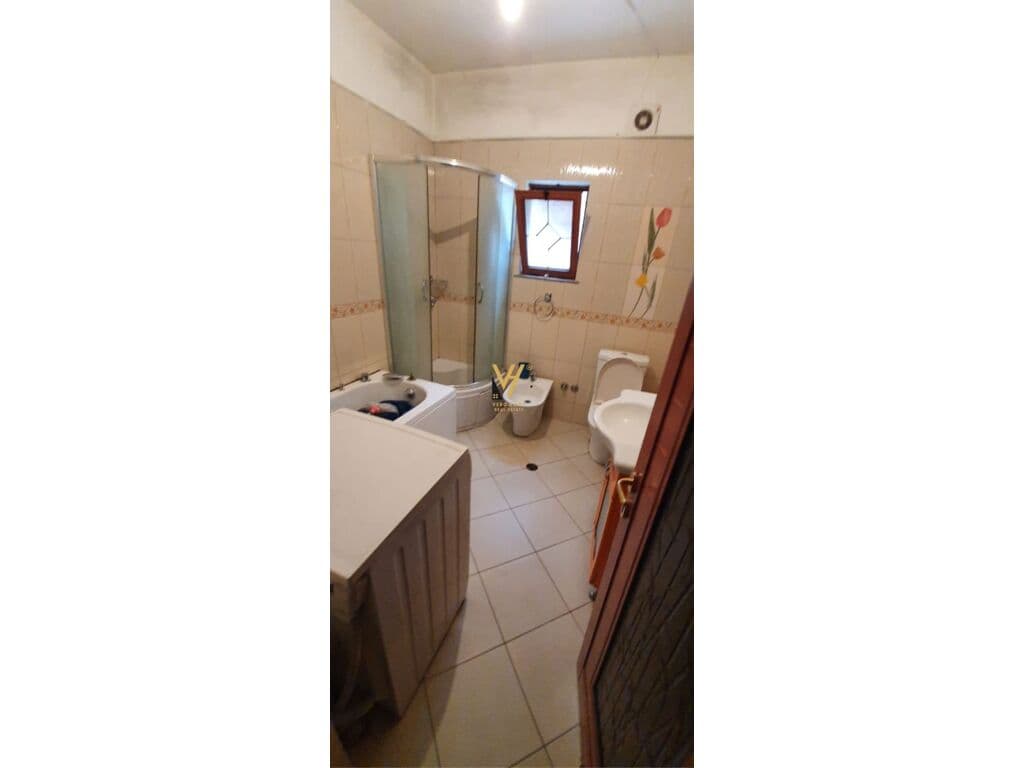 Jepet Apartament 2+1+ballkon me qera mbrapa Fakultetit te Mjeksise 70 m2 2