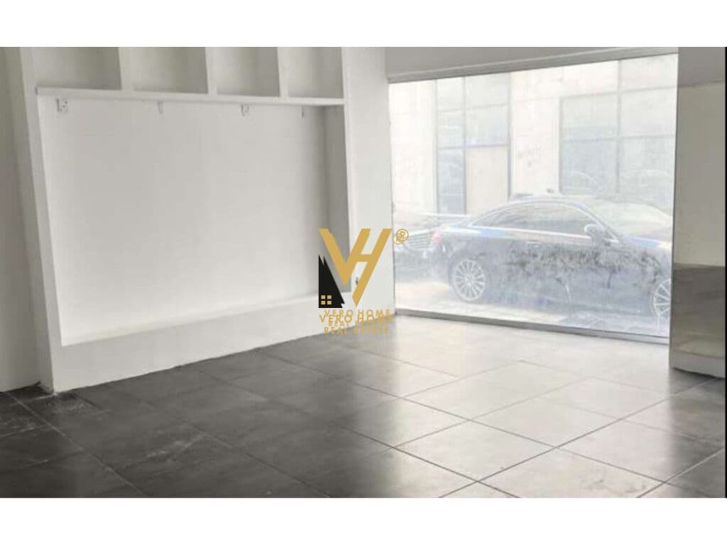 JEPET AMBJENT BIZNESI 200 M2 ME QERA NE LAPRAKE 1.500 EURO