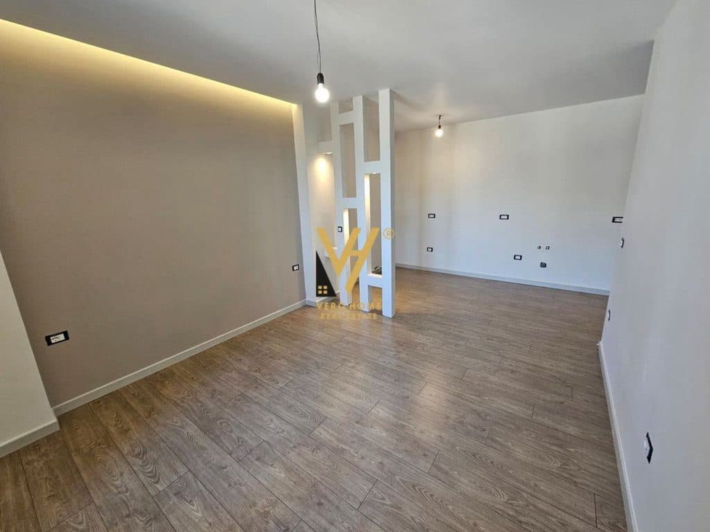 SHITET APARTAMENT+GARSONIERE TE ZOGU I ZI 300.000 EURO 2