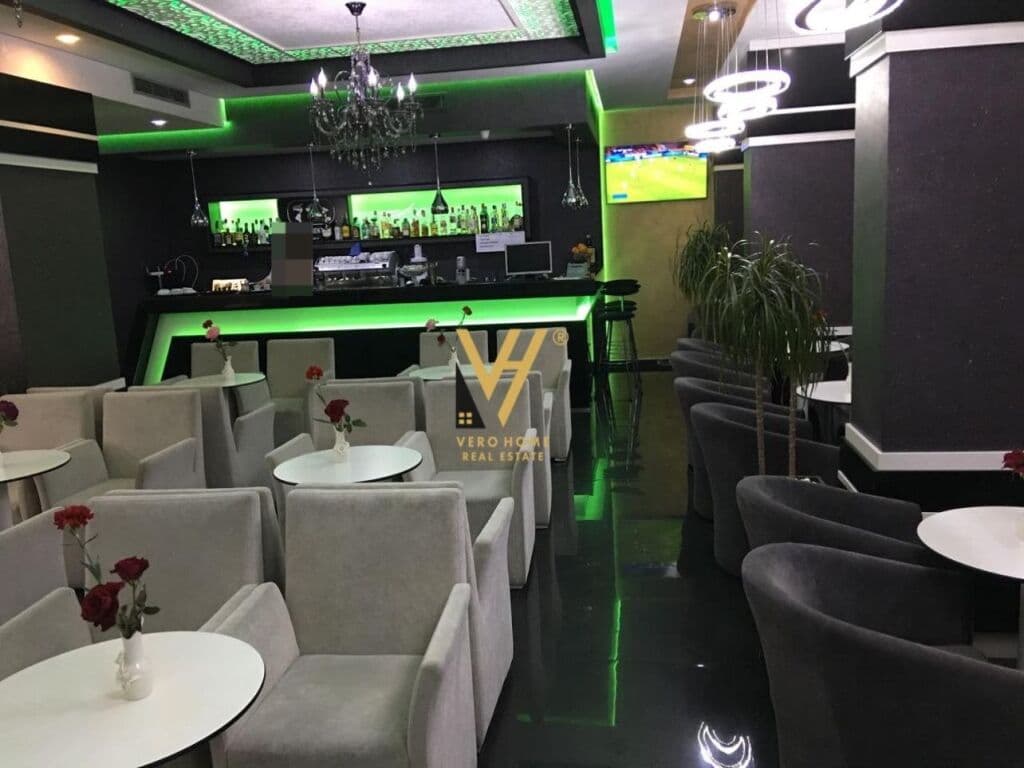 Shitet Ambient Biznesi te Kompleksi Vizion Plus 100 m2