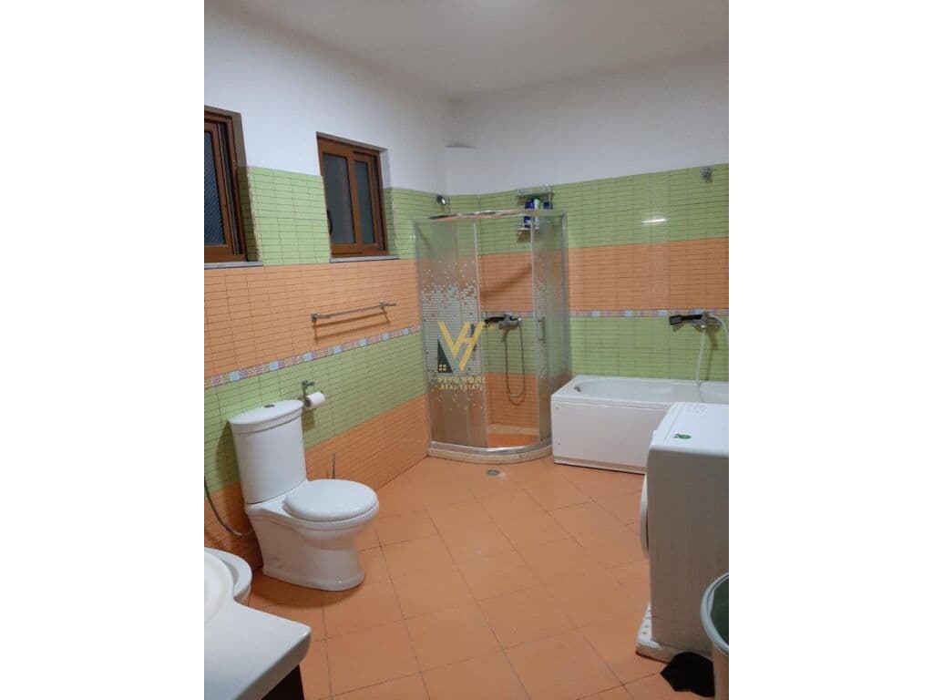 Jepet vile tre katshe me qera ne Fushe Mezeze 400 m2 3