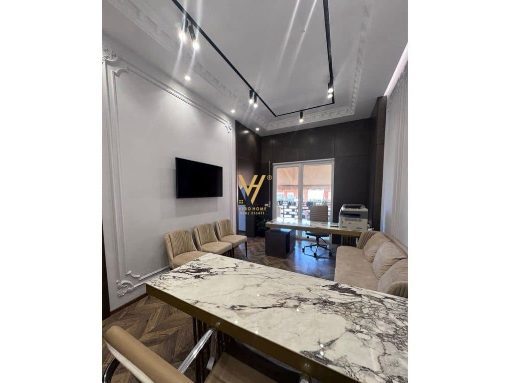 JEPET ZYRE 55 M2 ME QERA TE GOLDEN PARK, YZBERISHT 650 EURO