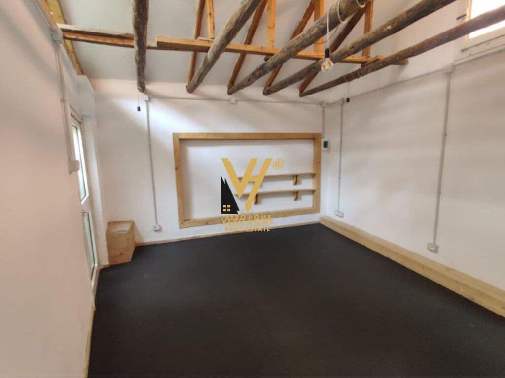 JEPET AMBIENT BIZNESI 16 M2 ME QERA TE MYSLYM SHYRI 370 EURO 1