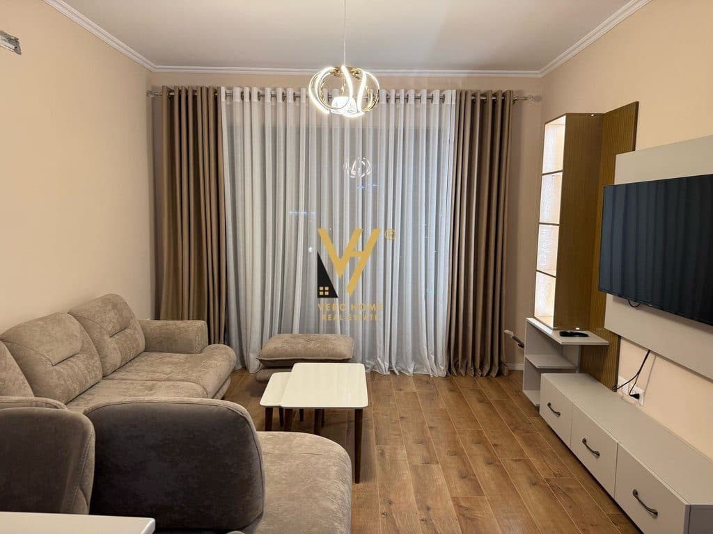 JEPET APARTAMENT 2+1+BLK ME QERA TE FARMACIA 10 700 EURO