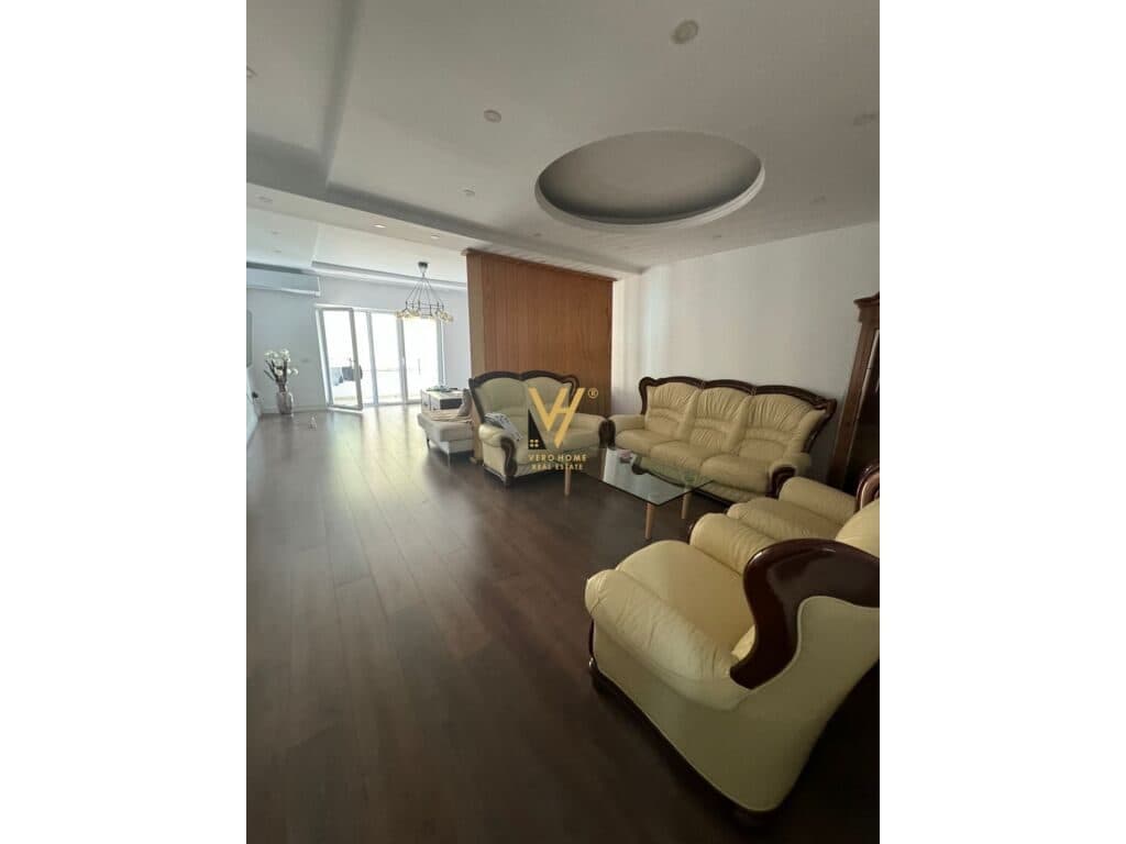Shitet Apartament 3+1+2+ballkon prane Kristal Center 170 m2 3