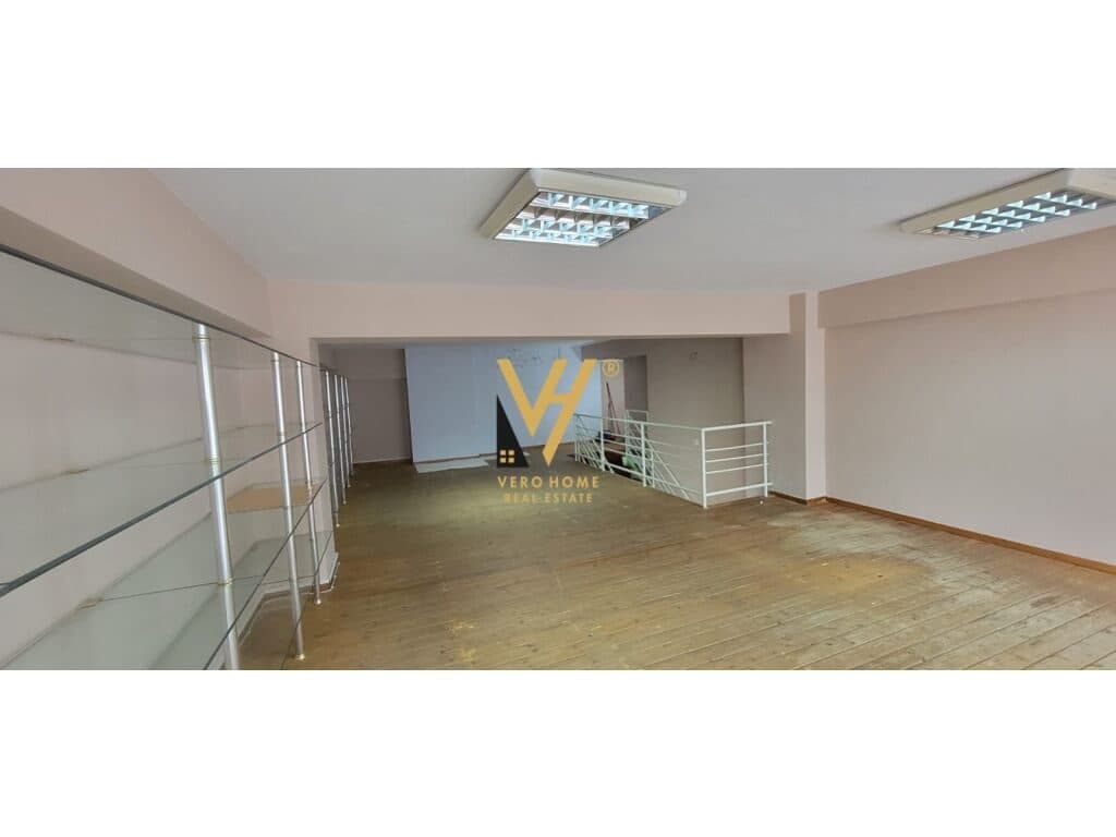 Jepet dyqan dublex me qera te Rruga e Elbasanit 125 m2 4