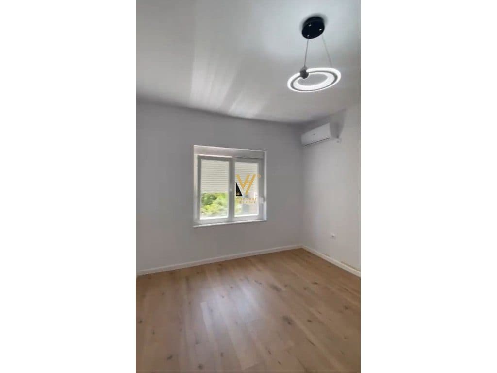 JEPET ZYRE 70M2 ME QERA NE BLLOK 1.000 EURO 2