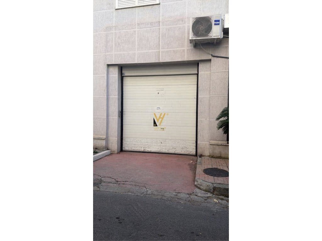 JEPET MAGAZINE 200 M2 ME QIRA TE SQUARE 21 100.000 LEKE