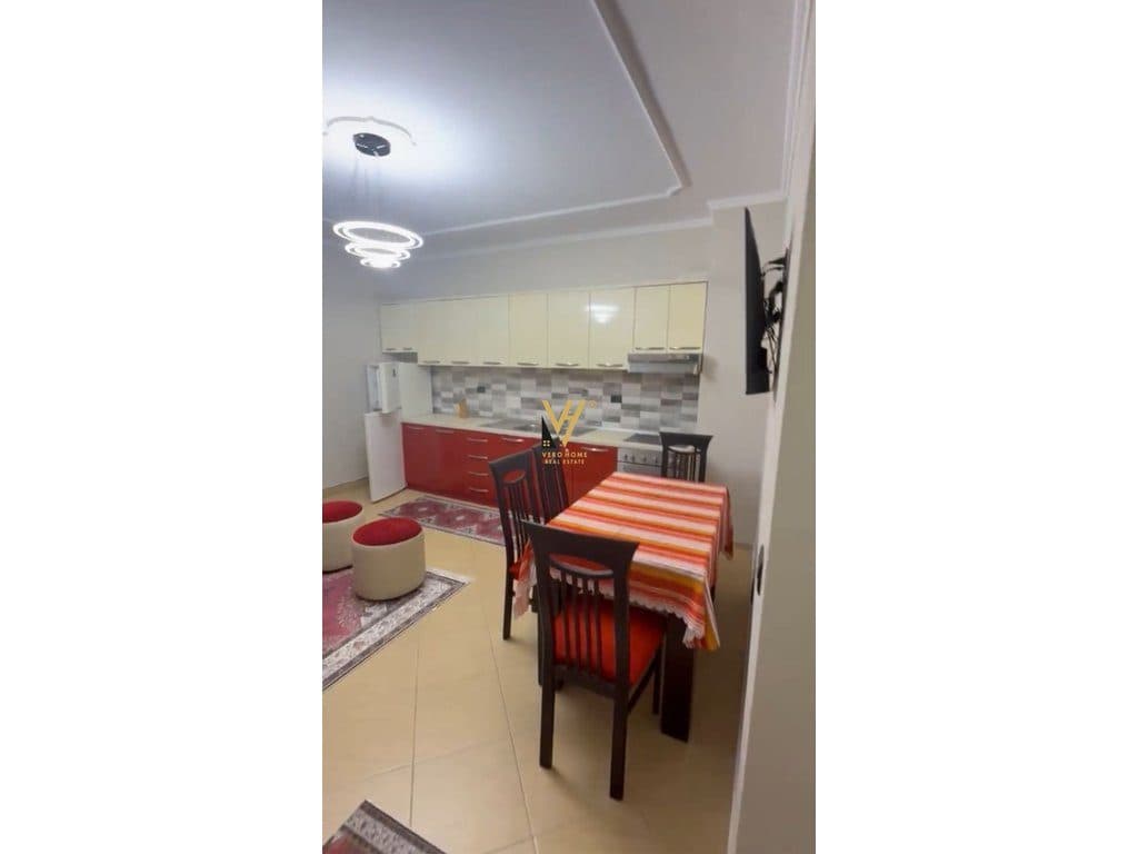 JEPET APARTAMENT 2+1 ME QERA NE ASTIR 45.000 LEKE 2