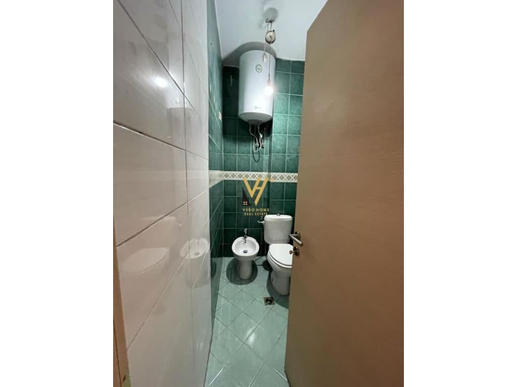 Jepet Ambient Biznesi me qera te Stacioni i Trenit 100 m2 4