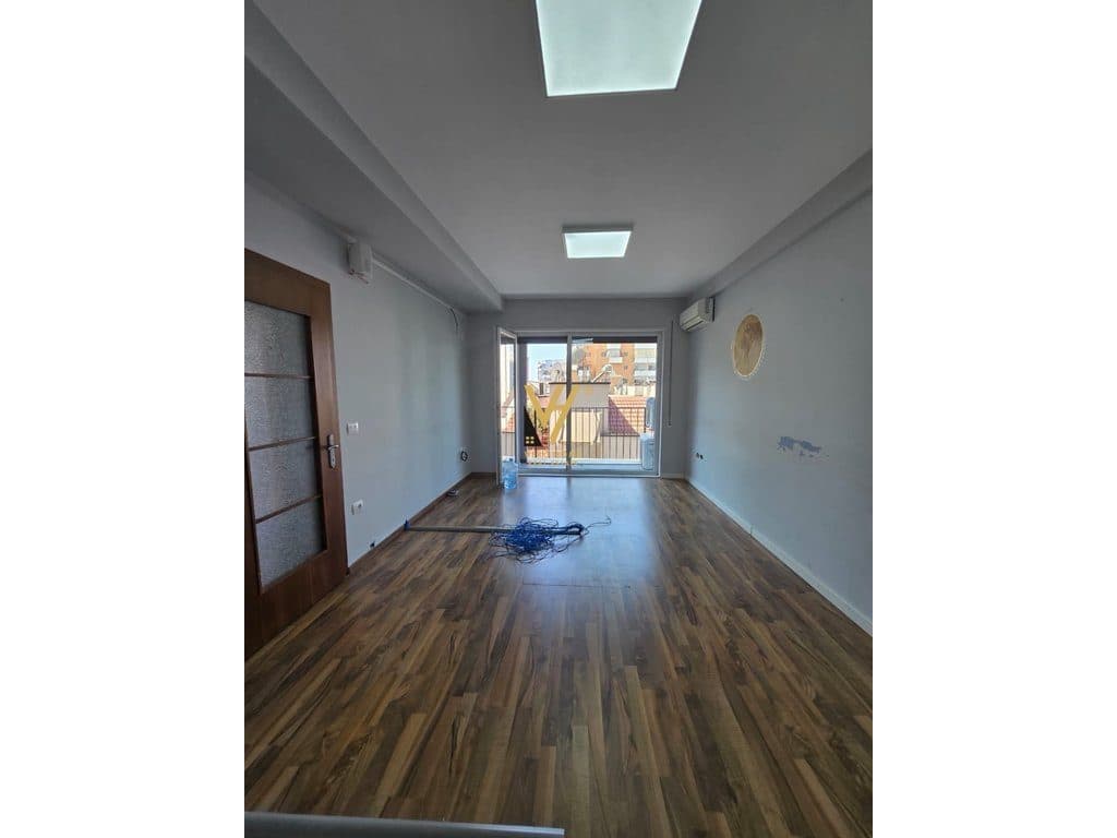 JEPET ZYRE 145 M2 ME QERA TE RR.FROSINA PLAKU 170.000 LEKE