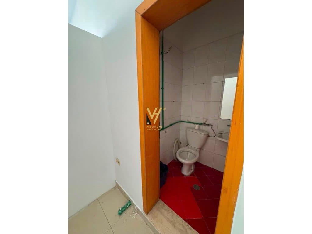 JEPET ZYRE 300 M2 ME QIRA TE SELVIA, KOMPLEKSI HALILI 2.800 EURO 3