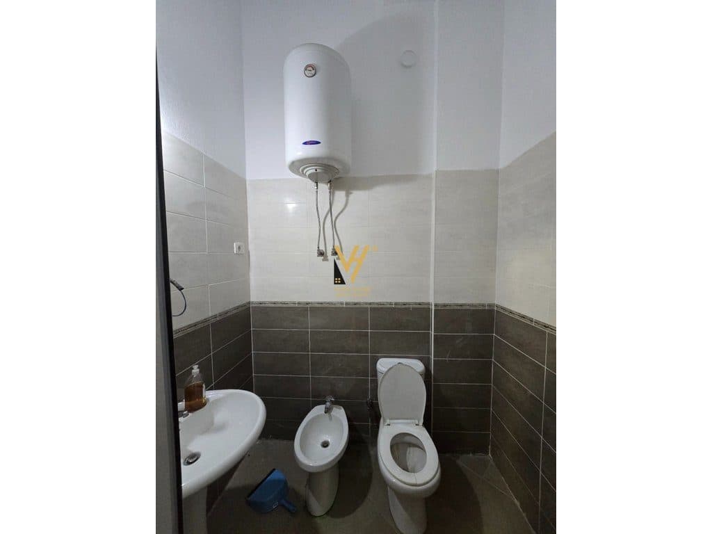JEPET DYQAN 50 M2 ME QERA TE KODRA E DIELLIT 35.000 LEKE 3