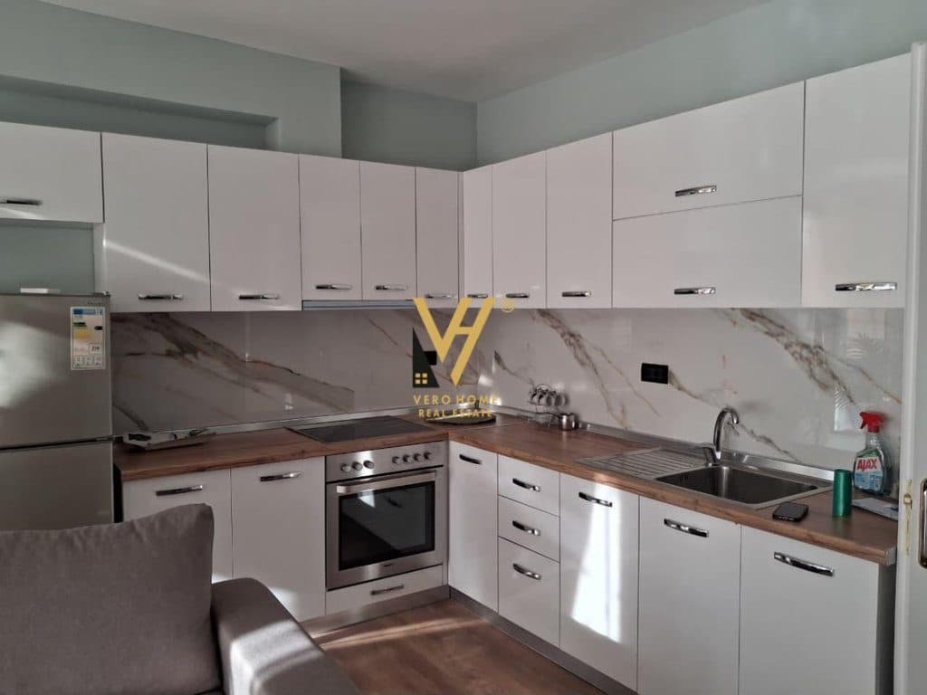 JEPET APARTAMENT 1+1+BLK ME QERA TE SELVIA 65.000 LEKE 3