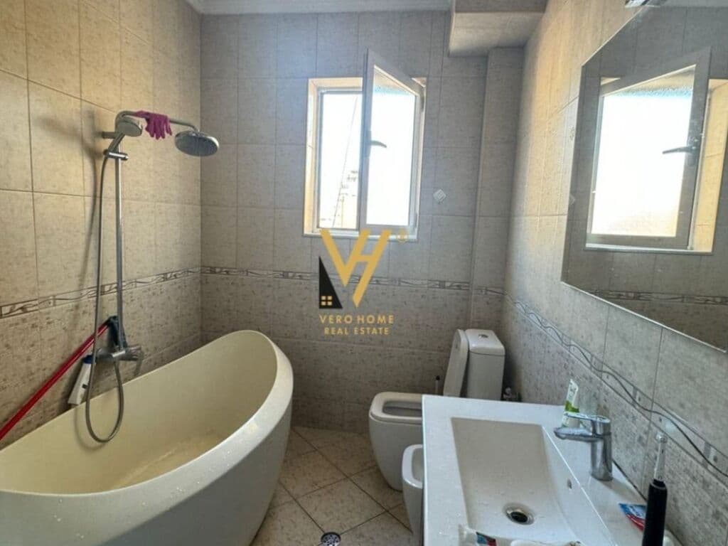 Shitet Apartament 3+1+2+ballkon prane Kristal Center 170 m2 4