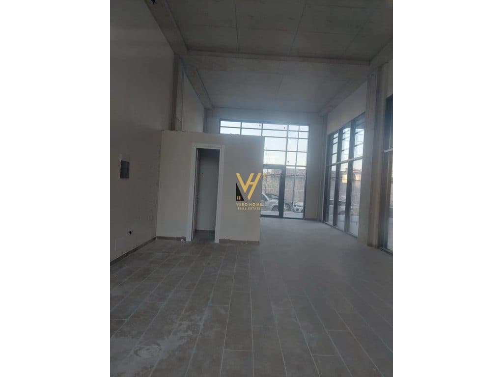 JEPET DYQAN 67 M2 ME QERA NE PORCELAN 1.200 EURO