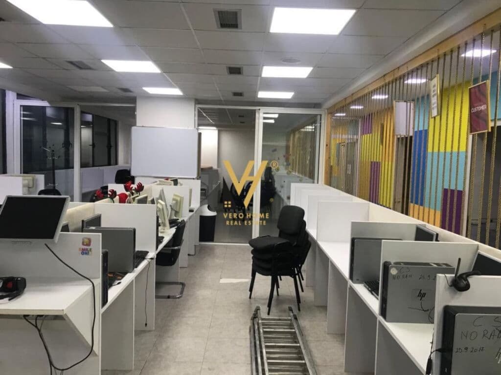 Jepet ambient biznesi me qera te Shallvaret 400 m2 4