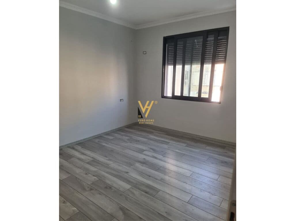 Shitet Apartament 1+1+ballkon te 21 Dhjetori 53 m2 2
