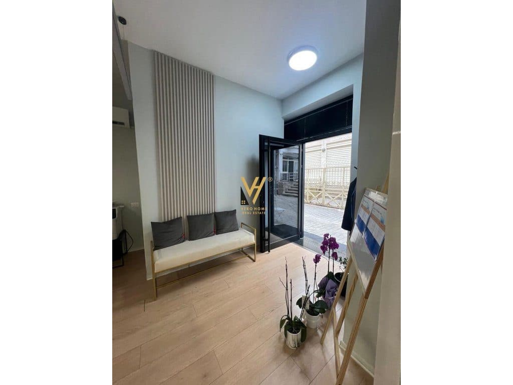 JEPET AMBIENT BIZNESI 50 M2 ME QIRA TE BLV.ZOGU 1-50.000 LEKE 3