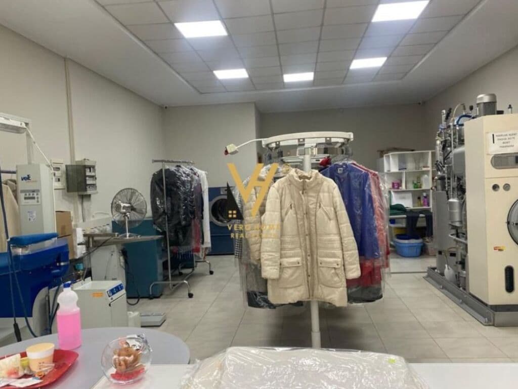 Shitet dyqan te Komuna e Parisit 100 m2 2