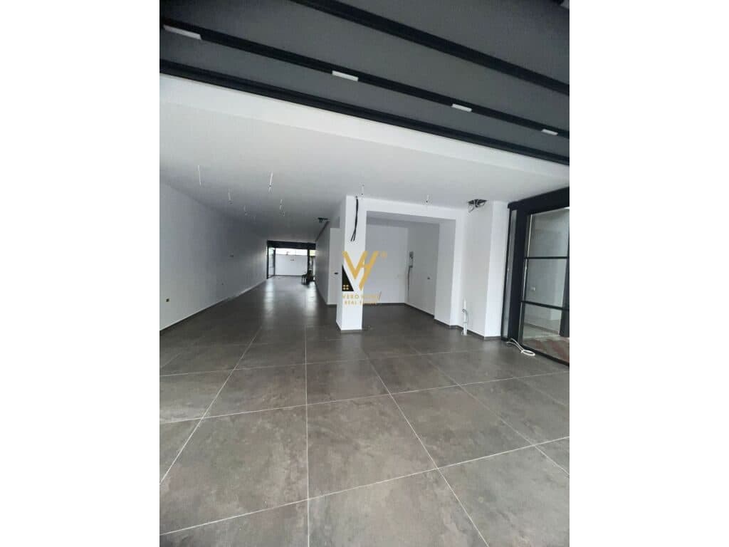 Jepet Dyqan me qera te Komuna e Parisit 130 m2 1