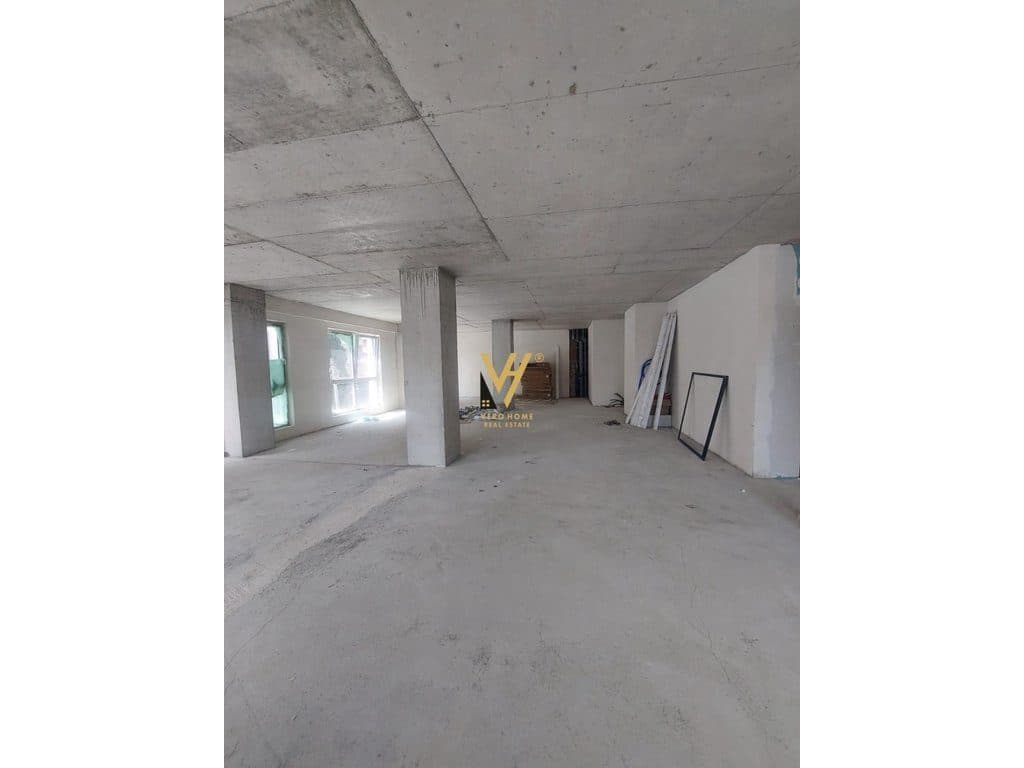 SHITET ZYRE 396 M2 TE KOMUNA PARISIT 1.305.000 EURO 1