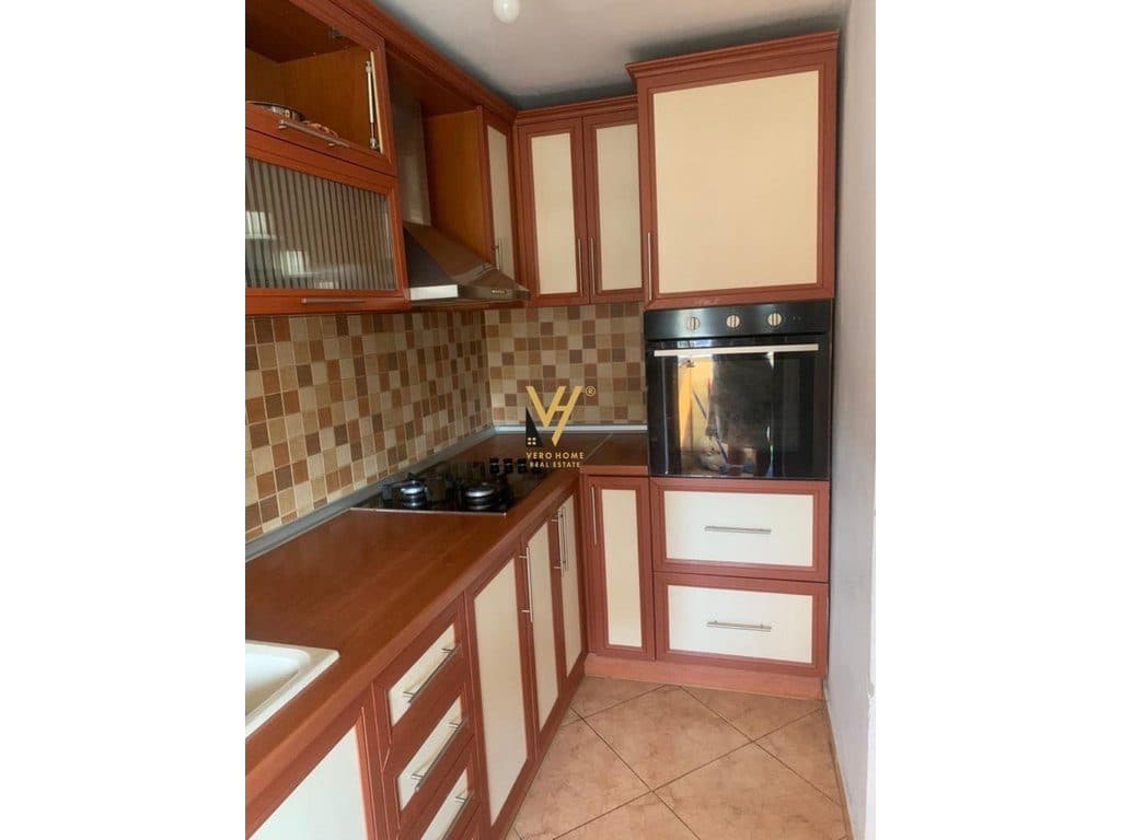 JEPET APARTAMENT 3+1+BLK ME QERA TE PAZARI I RI 65.000 LEKE 4