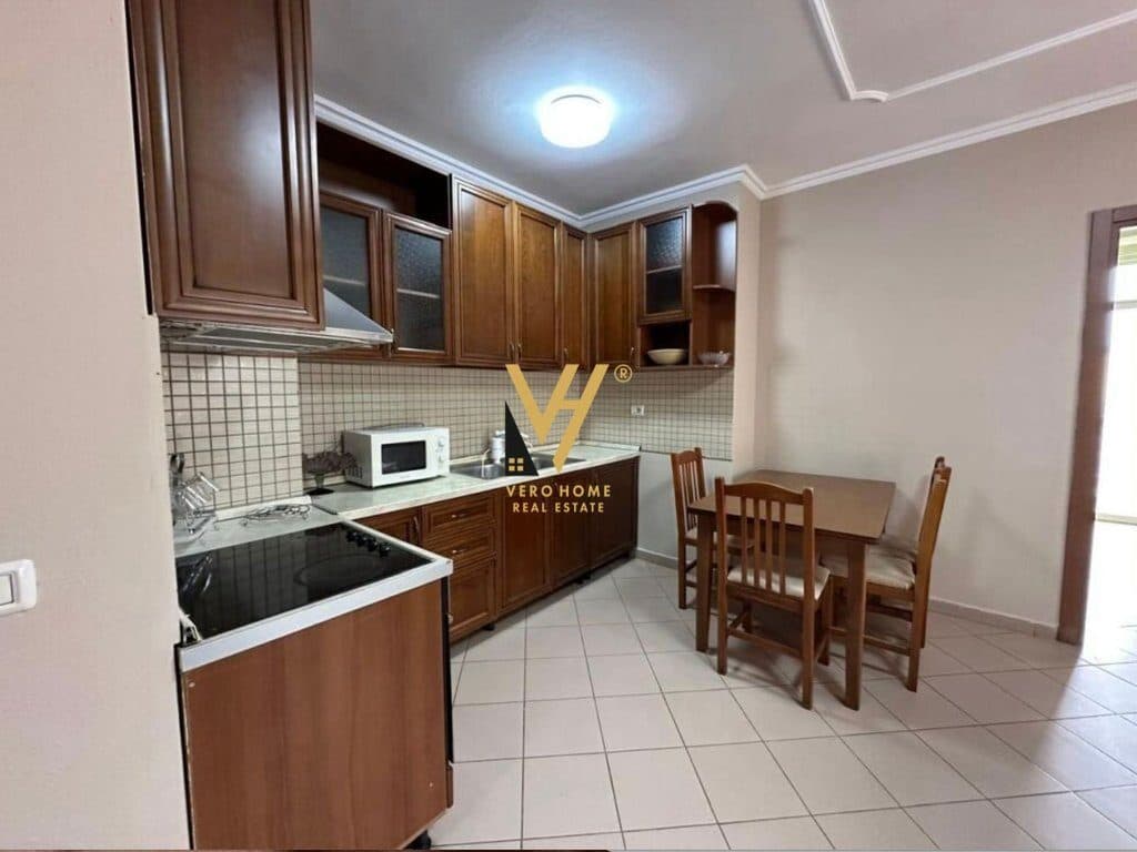 JEPET APARTAMENT 1+1+BLK ME QERA NE QENDER 60.000 LEKE 3