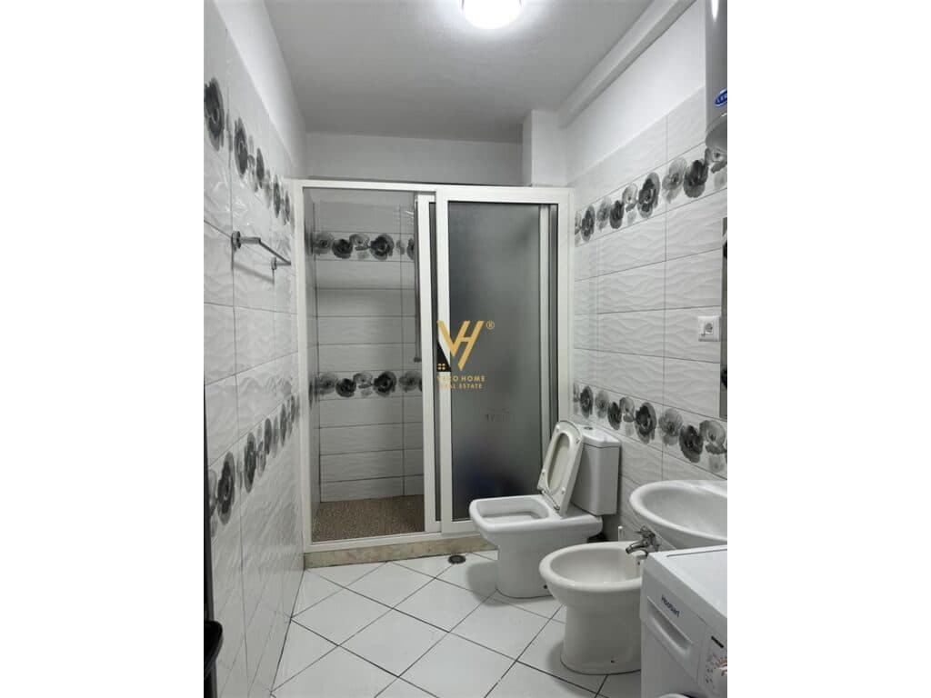 Jepet Apartament 2+1+ballkon te Xhamia e Tabakve 99 m2 4