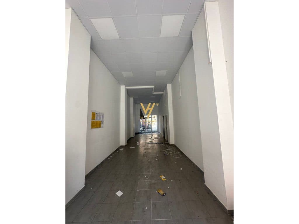 JEPET DYQAN 50M2 ME QERA TE MYSLYM SHYRI 1.300 EURO