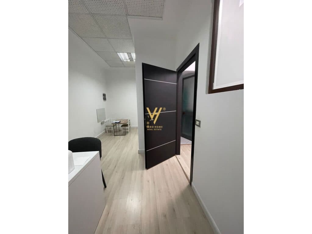 Shitet Dyqan te Selvia 32 m2 2