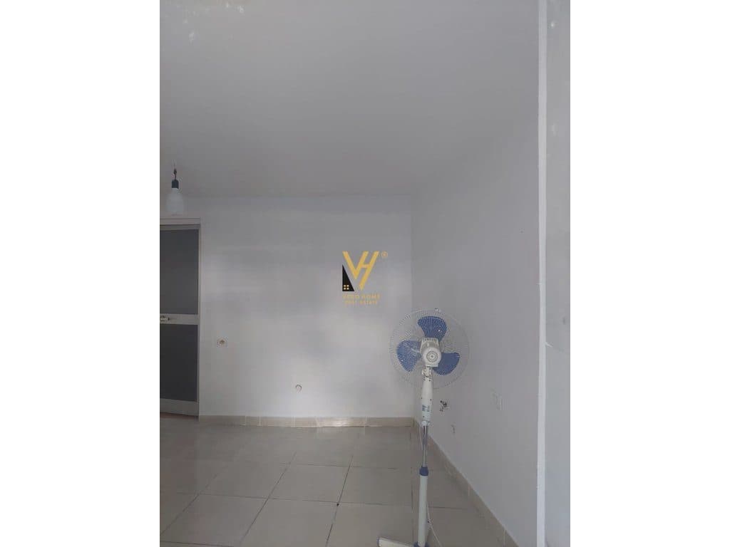 JEPET DYQAN 12 M2 ME QERA TE RRUGA E DURRESIT 35.000 LEKE