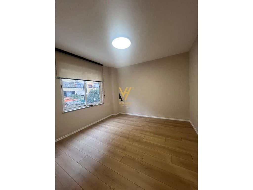 JEPET ZYRE 90 M2 ME QERA TE KOMUNA E PARISIT 90.000 LEKE 4