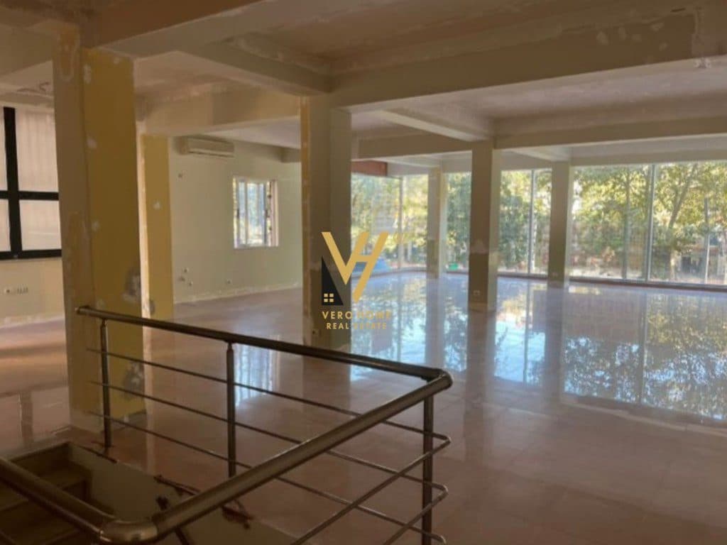 JEPET AMBIENT BIZNESI 1.222 M2 ME QIRA TE RR.DRITAN HOXHA 7.000 EURO 1