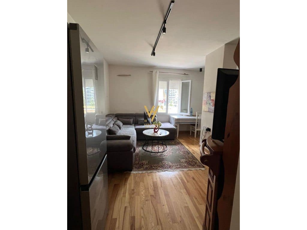 JEPET APARTAMENT 1+1+BLK ME QIRA TE KOPSHTI BOTANIK 70.000 LEKE