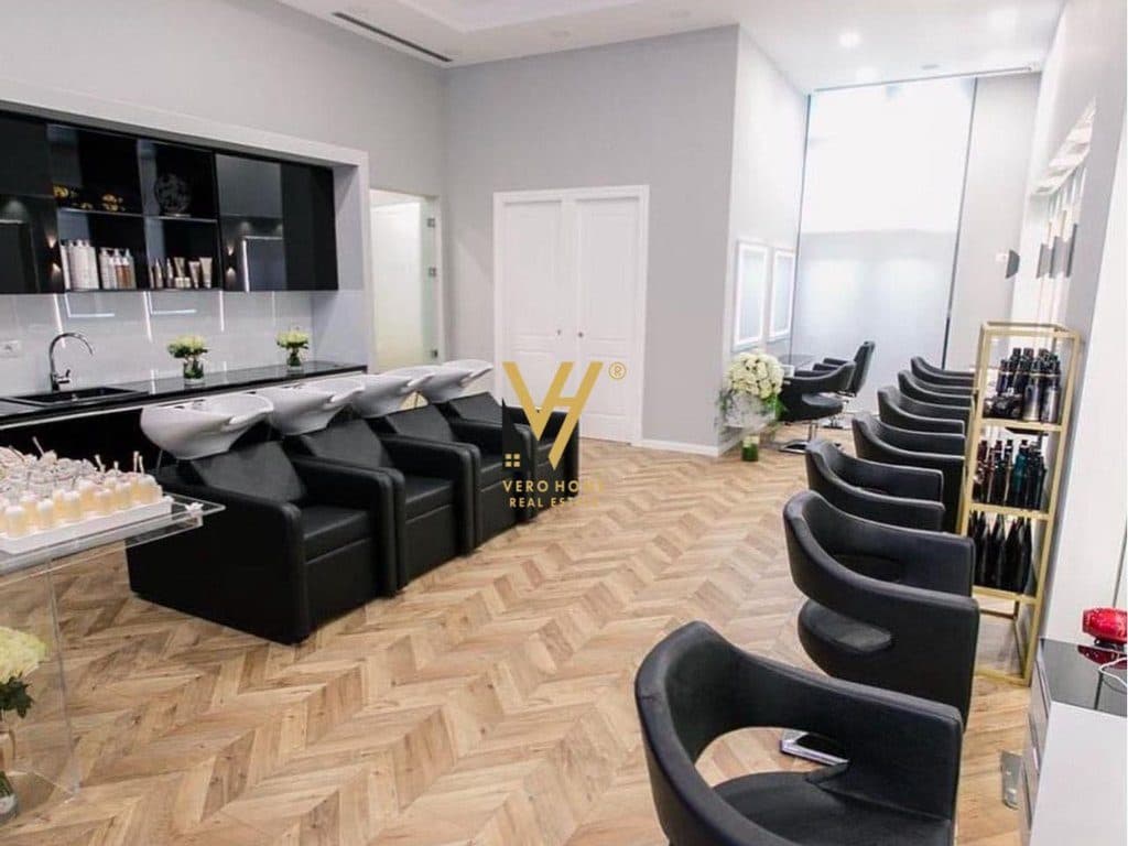 JEPET ME QERA DYQAN HAIR SALLON TE RRUGA E KOSOVAREVE 3.500 EURO