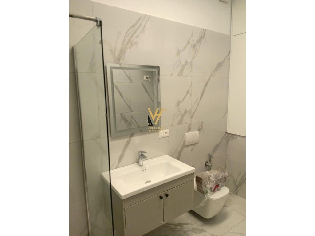 JEPET ZYRE 124 M2 ME QIRA TE LAKE VIEW 170.000 LEKE 2