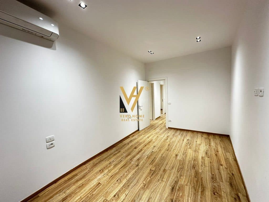 JEPET ZYRE 96 M2 ME QERA TE RRUGA E ELBASANIT 160.000 LEKE 3