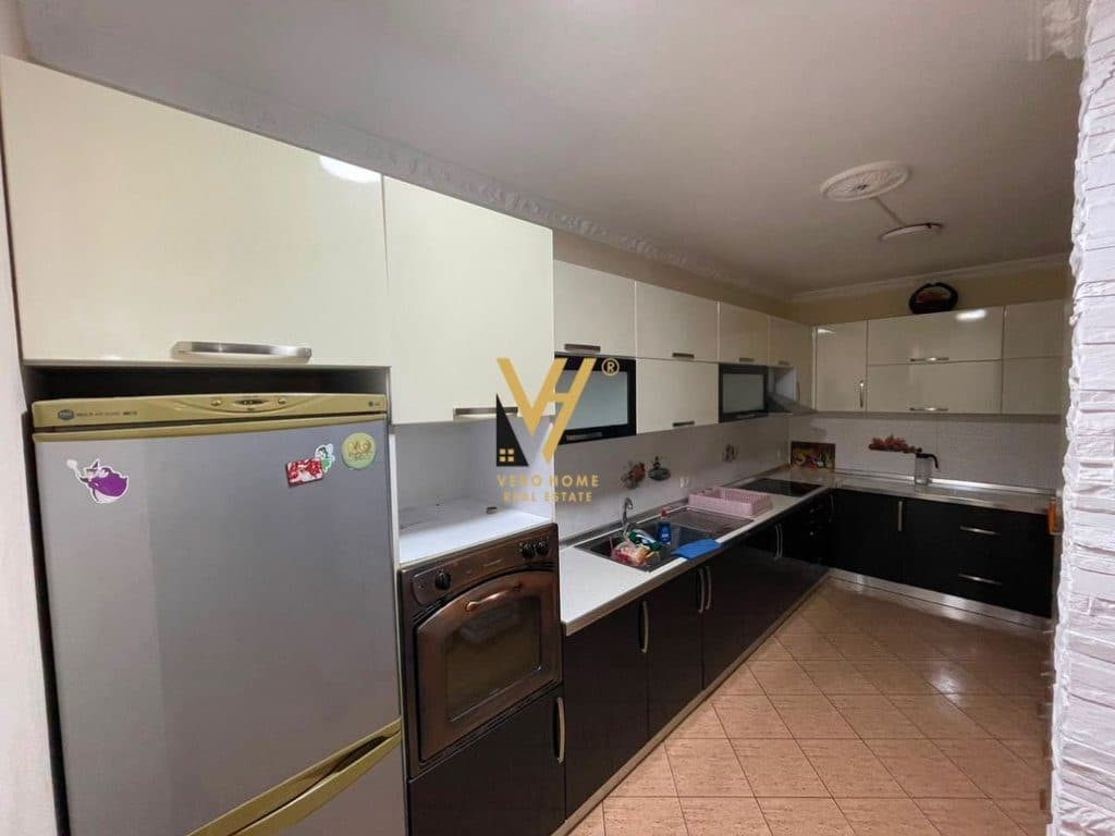 JEPET APARTAMENT 2+1+2+BLK ME QERA TE 5 MAJI 55.000 LEKE 2