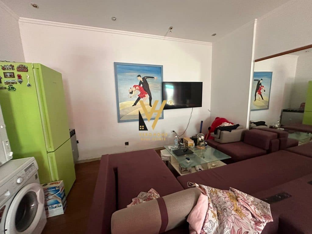 JEPET AMBIENT BIZNESI 71 M2 ME QERA TE 21 DHJETORI 1.000 EURO