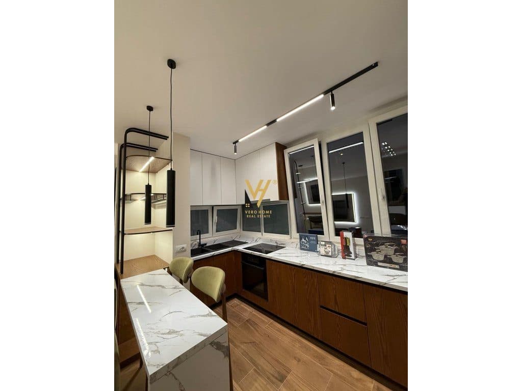 JEPET APARTAMENT 2+1 ME QIRA TE STACIONI TRENIT 95.000 LEKE 2