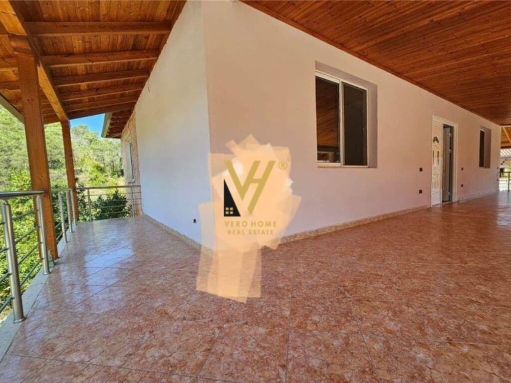 Shitet Vile dy kateshe ne Peze te Madhe 410 m2 2
