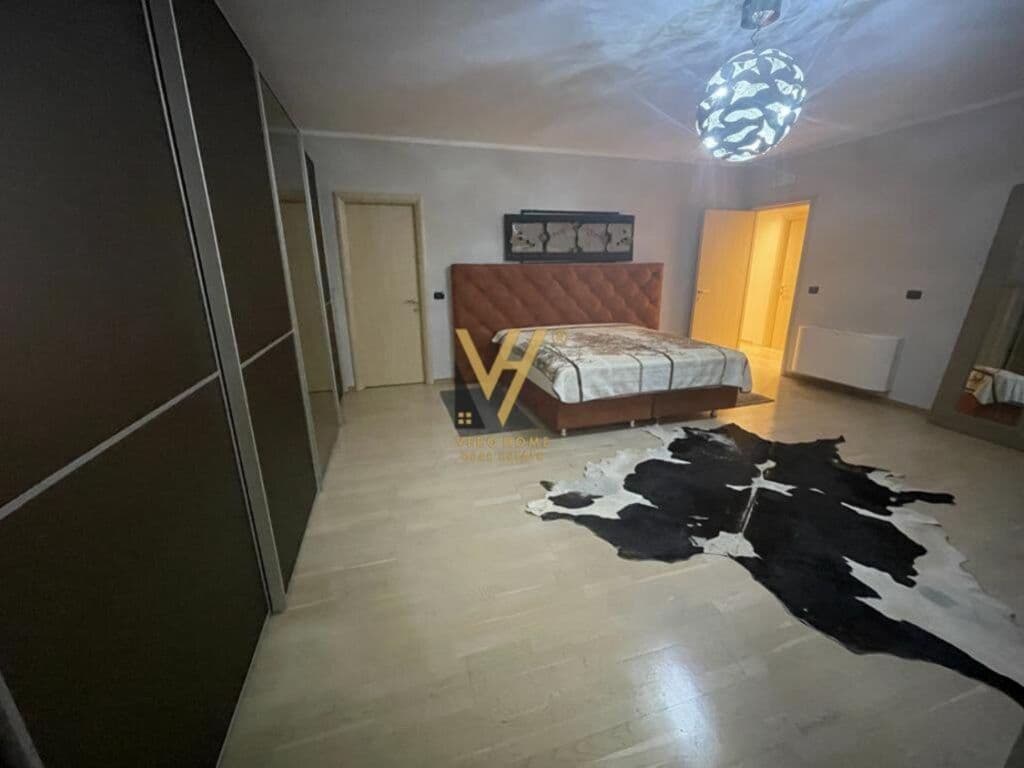 Shitet apartament 3+1+2 te Ish Ekspozita Sot 290 m2