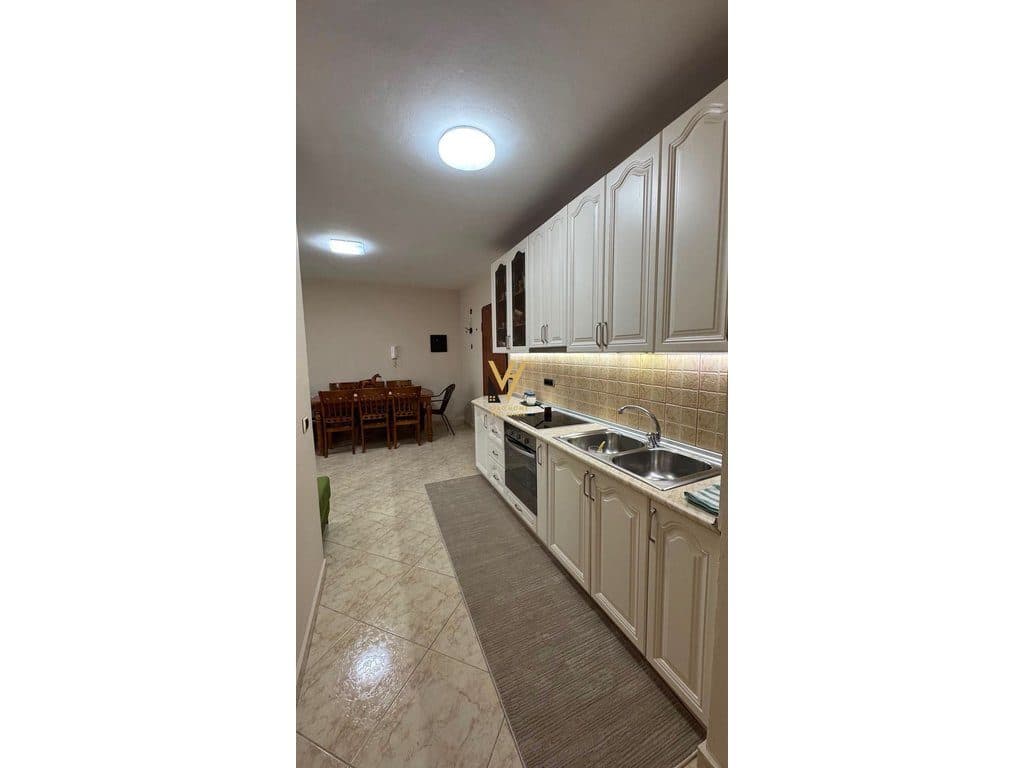 JEPET APARTAMENT 2+1+BLK ME QERA TE 21 DHJETORI 850 EURO 3