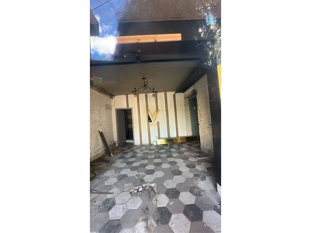 JEPET AMBIENT 78 M2 ME QERA TE RR.MUHAMET GJOLLESHA 2.000 EURO
